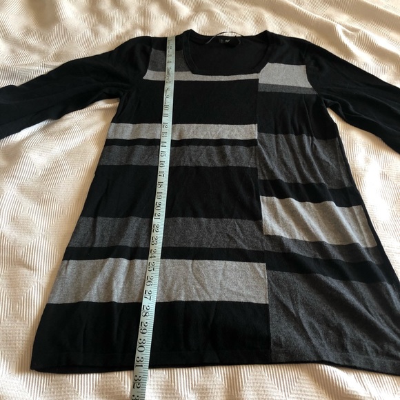 Style & Co Petite Black & Grey Geometric Tunic Sweater with 3/4 sleeves - Picture 4 of 6
